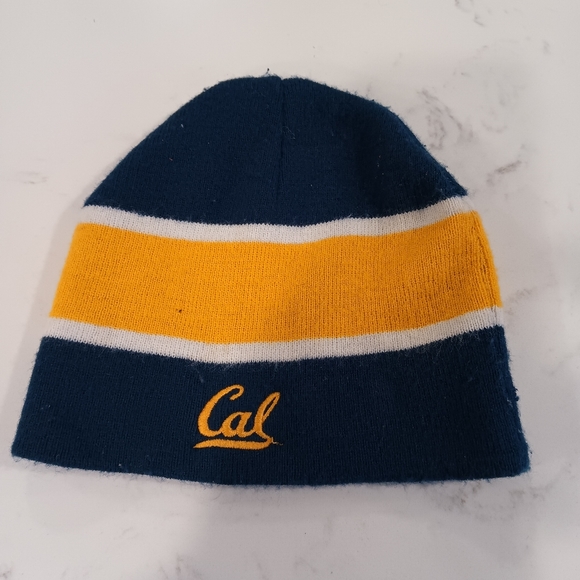 Cal beanie - Picture 1 of 3